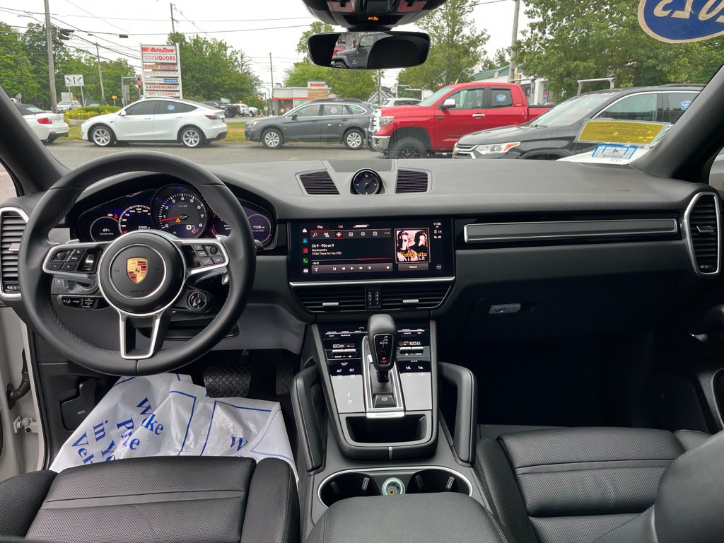 2023 Porsche Cayenne Image 24