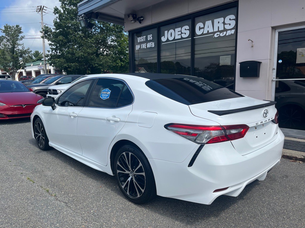 2018 Toyota Camry Image 2