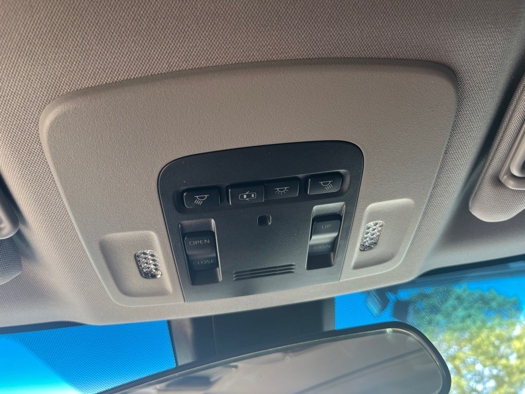 2018 Toyota Camry Image 18