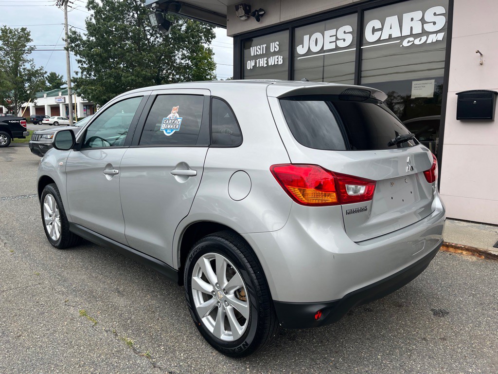 2015 Mitsubishi Outlander Image 2