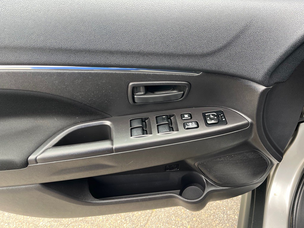 2015 Mitsubishi Outlander Image 10