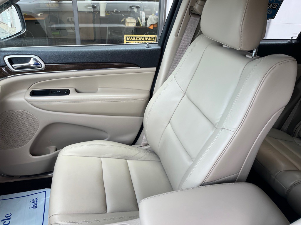 2017 Jeep Grand Cherokee Image 12