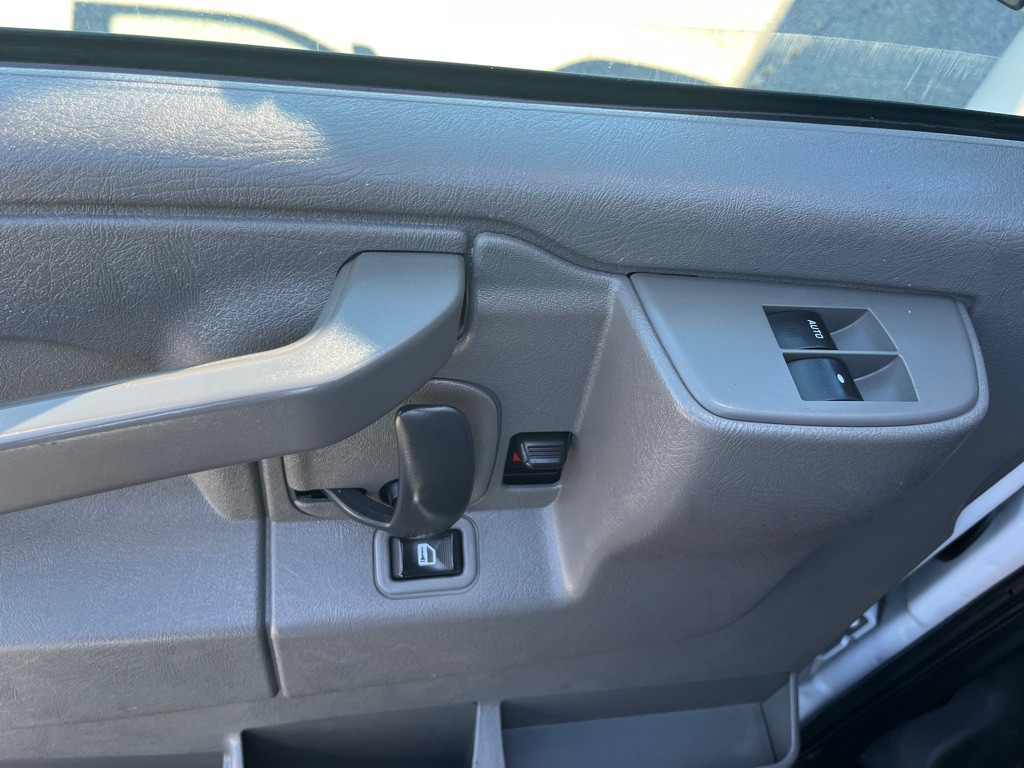 2017 GMC Savana Image 10