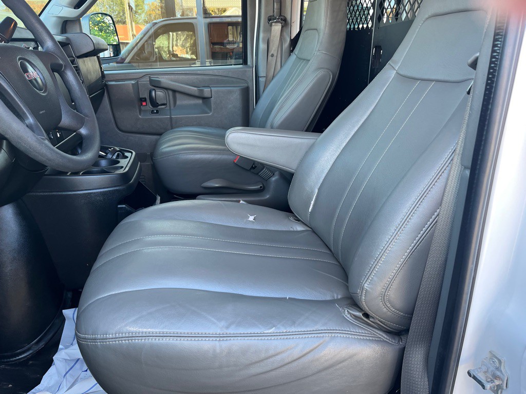 2017 GMC Savana Image 11