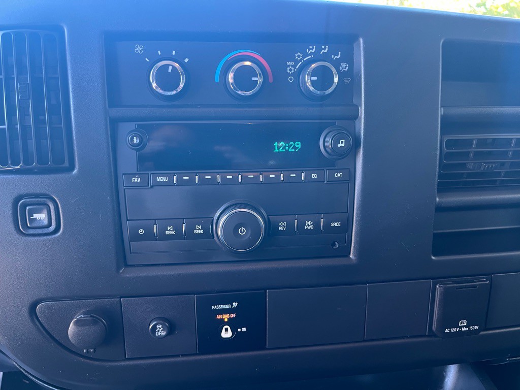 2017 GMC Savana Image 13