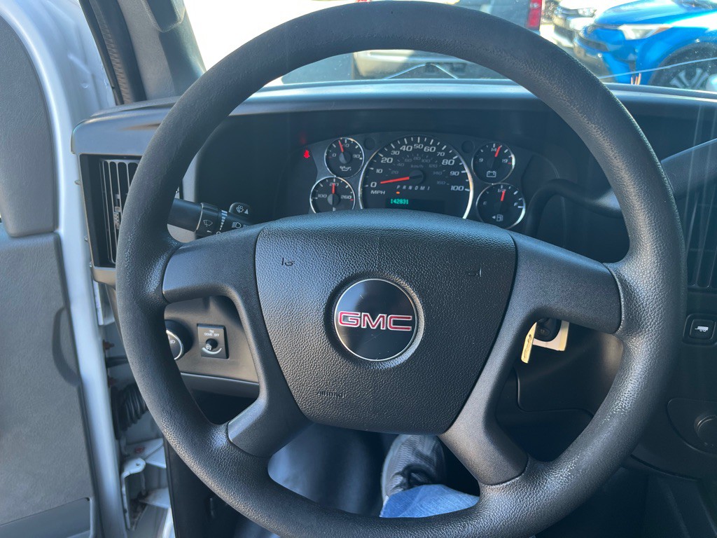 2017 GMC Savana Image 15