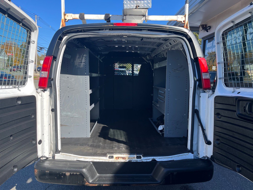 2017 GMC Savana Image 16