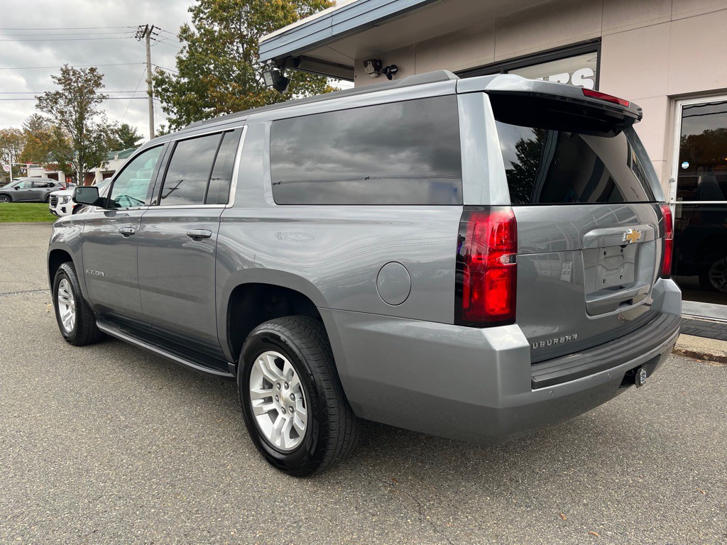2020 Chevrolet Suburban Image 2