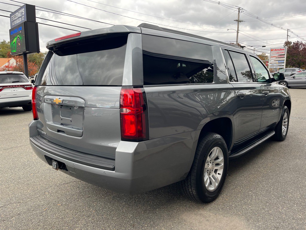 2020 Chevrolet Suburban Image 3
