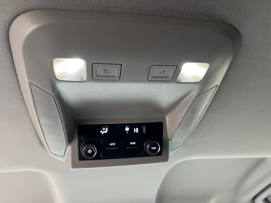 2020 Chevrolet Suburban Image 19