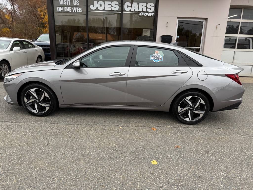 2023 Hyundai Elantra Image 1