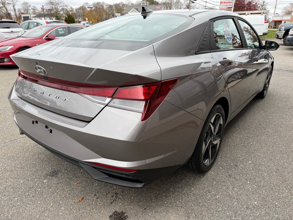 2023 Hyundai Elantra Image 4