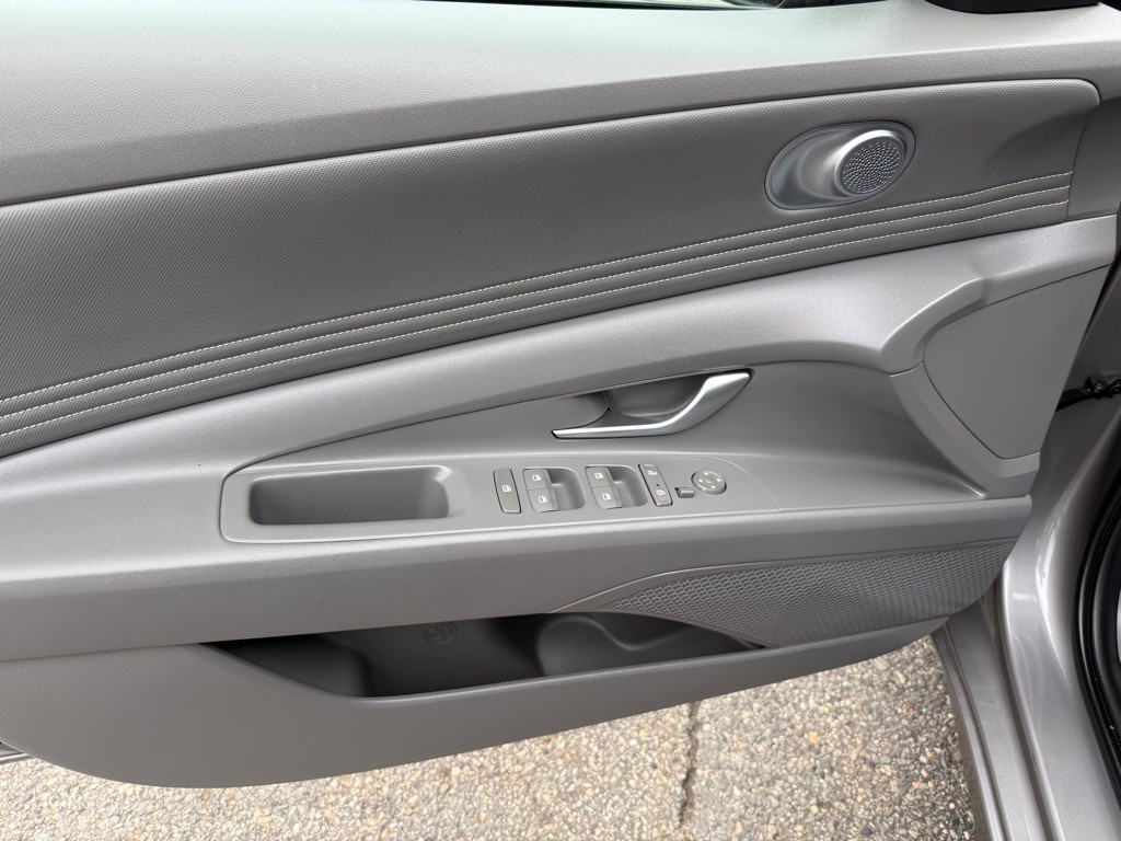 2023 Hyundai Elantra Image 12