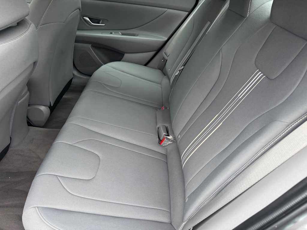 2023 Hyundai Elantra Image 16