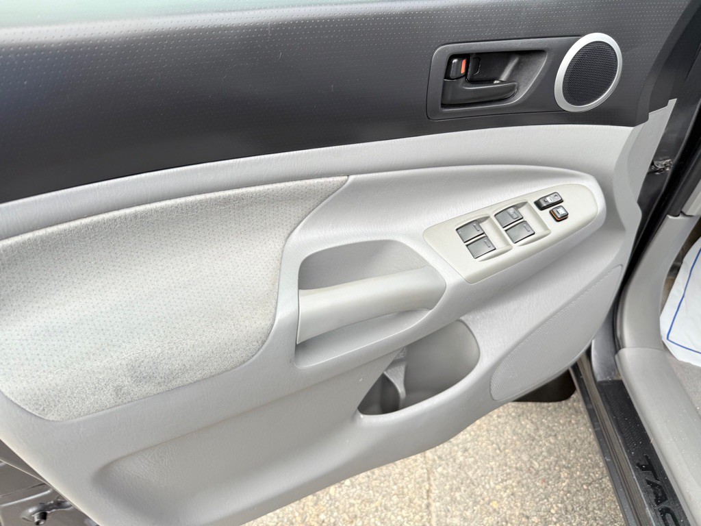 2010 Toyota Tacoma Image 11