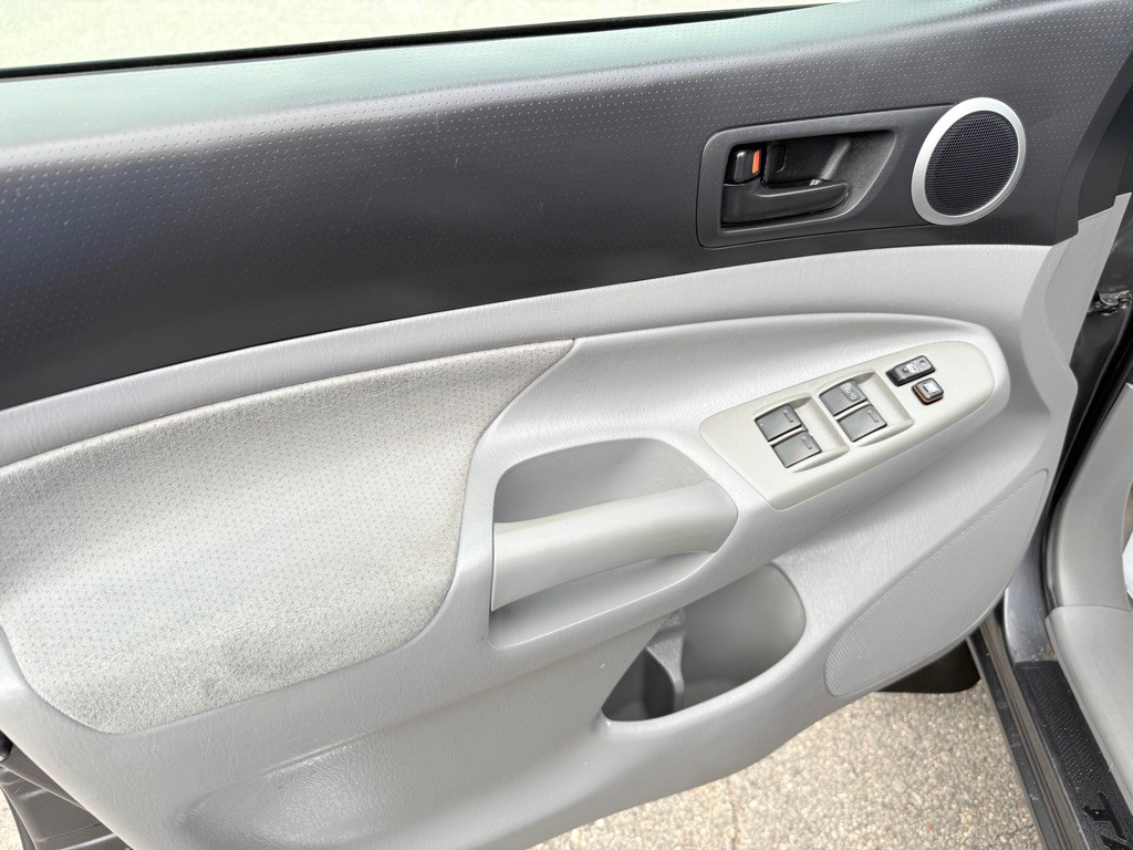 2010 Toyota Tacoma Image 12