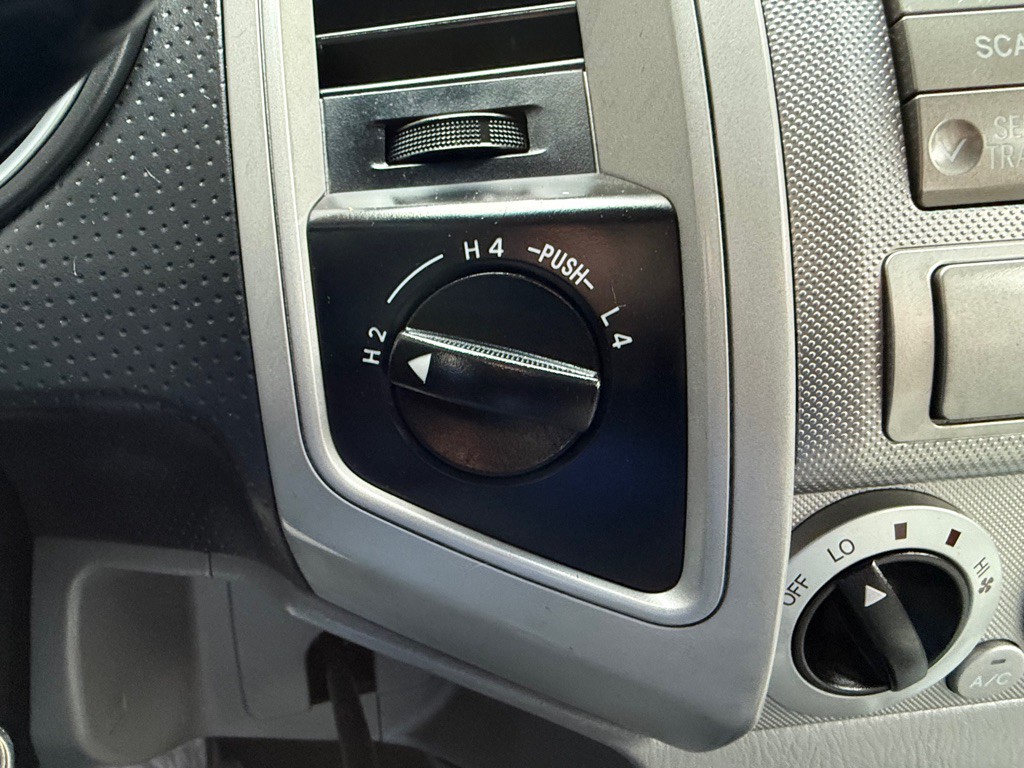 2010 Toyota Tacoma Image 20