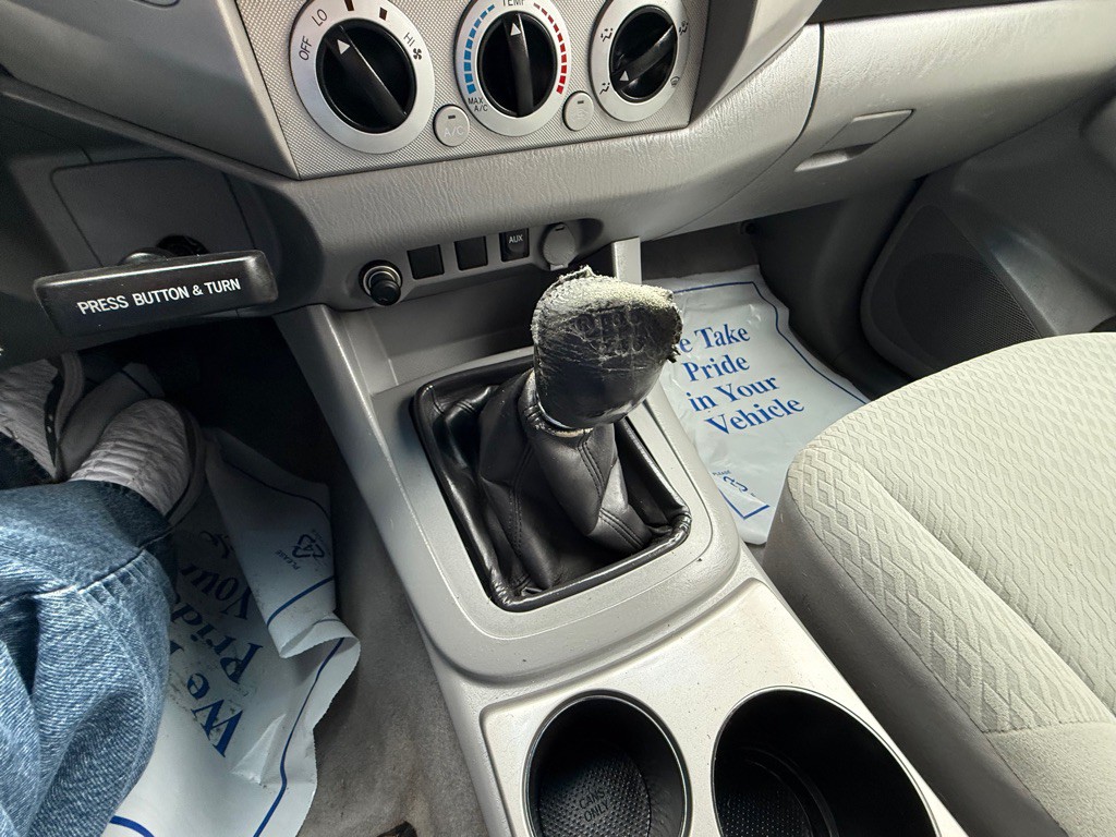 2010 Toyota Tacoma Image 21