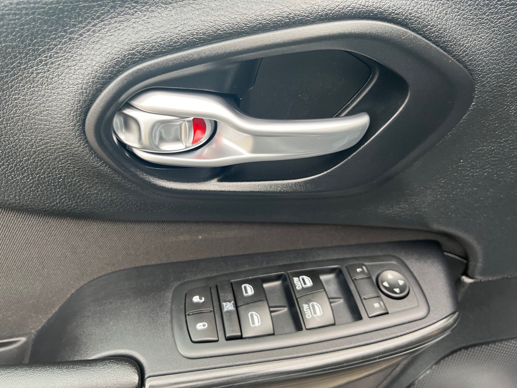 2016 Jeep Cherokee Image 10