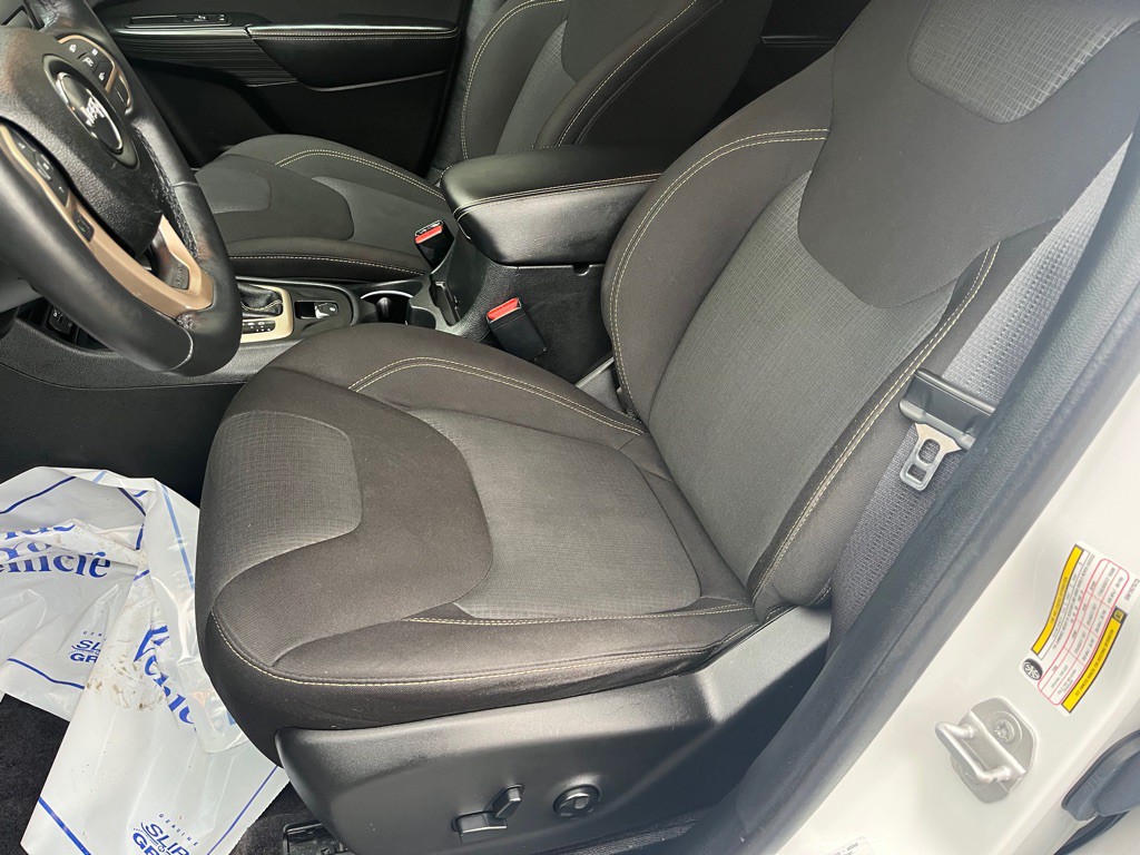 2016 Jeep Cherokee Image 11