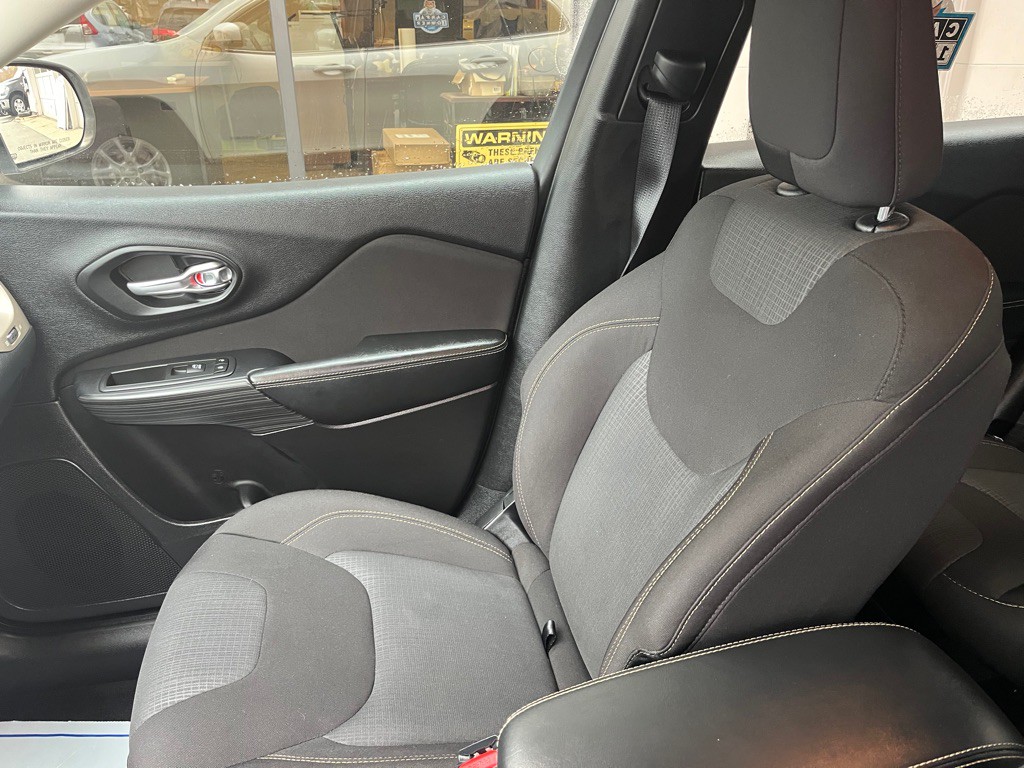 2016 Jeep Cherokee Image 12