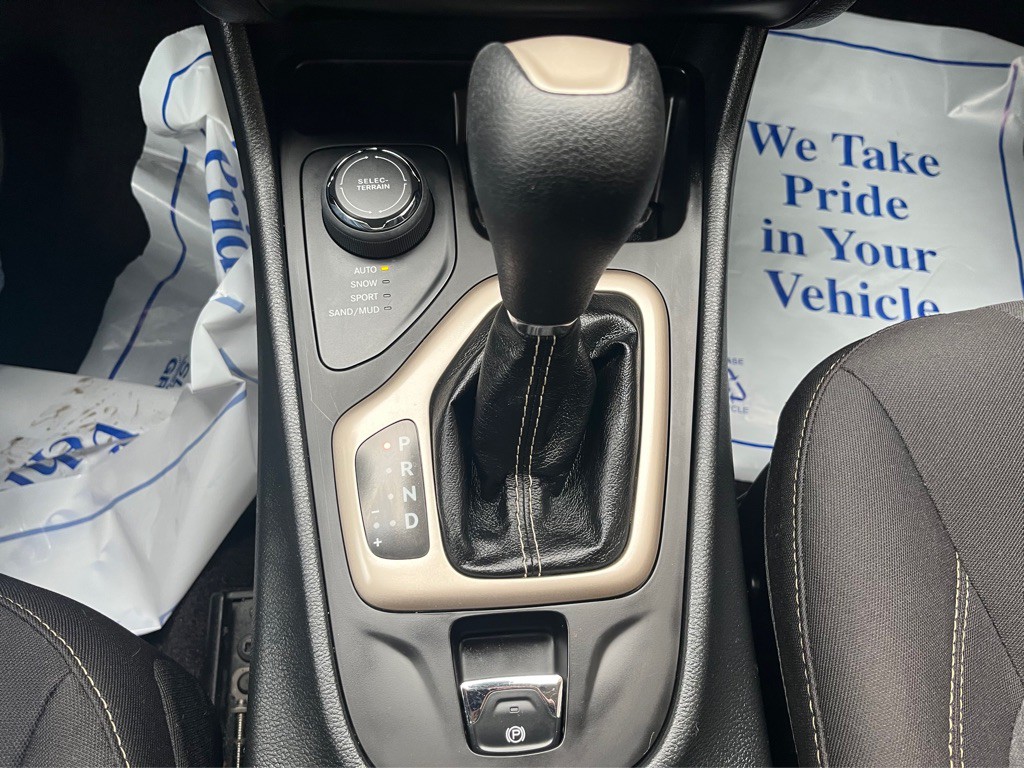 2016 Jeep Cherokee Image 13