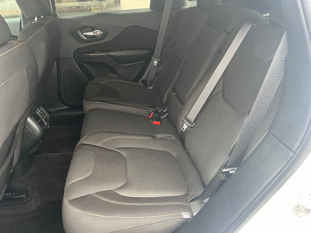 2016 Jeep Cherokee Image 18