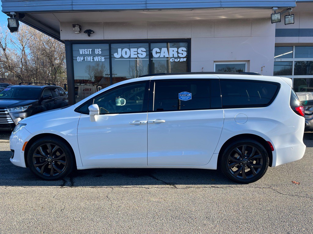 2019 Chrysler Pacifica Image 1