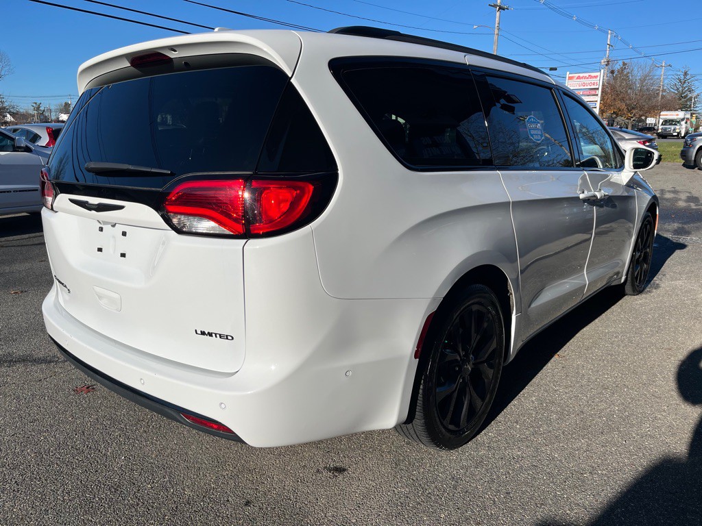 2019 Chrysler Pacifica Image 3