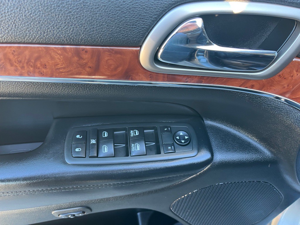 2012 Jeep Grand Cherokee Image 10