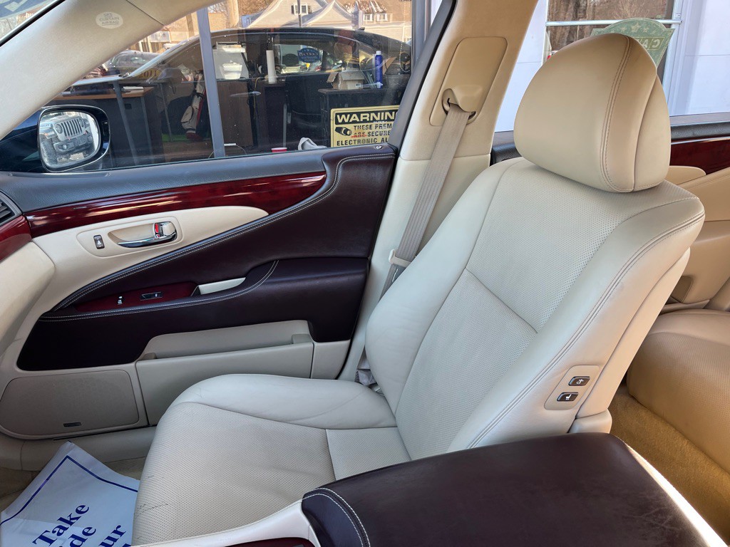 2008 Lexus LS Image 12