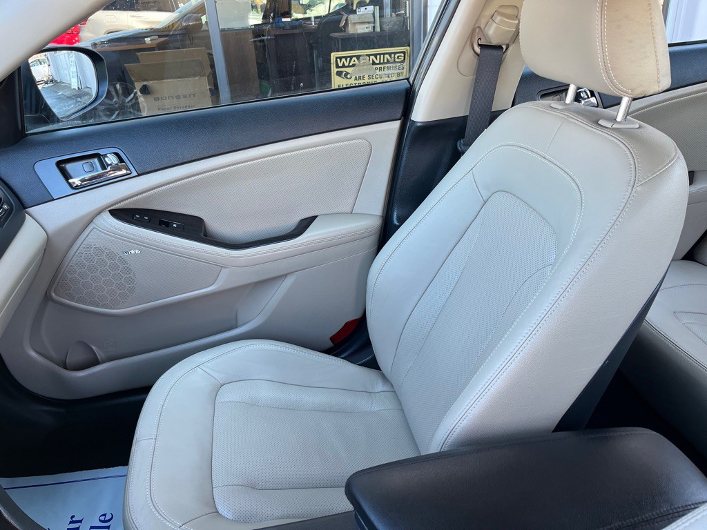 2011 Kia Optima Image 12