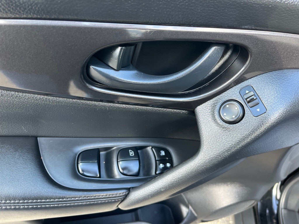 2020 Nissan Rogue Image 10