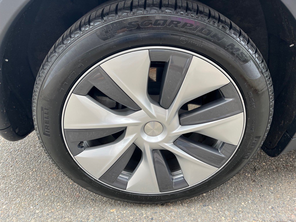 2024 Tesla Model Y Image 8