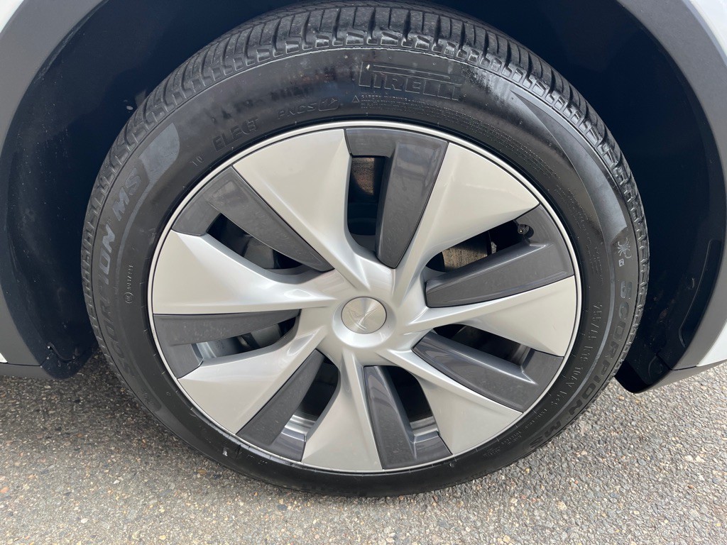 2024 Tesla Model Y Image 9