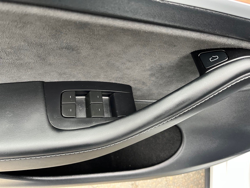 2024 Tesla Model Y Image 10