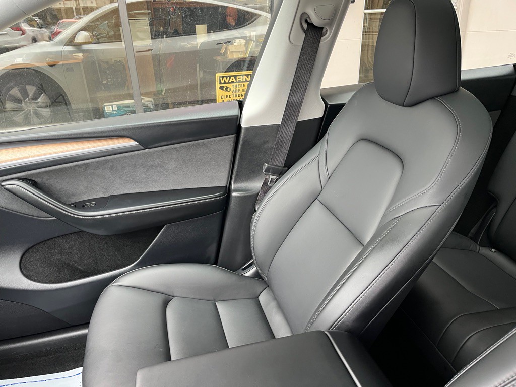 2024 Tesla Model Y Image 12