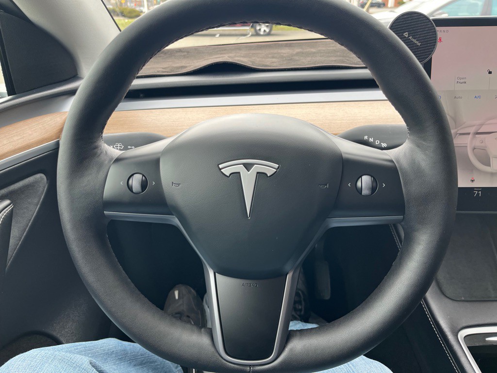 2024 Tesla Model Y Image 17