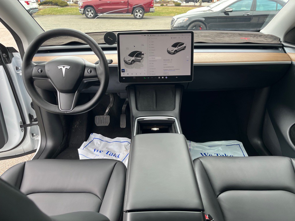 2024 Tesla Model Y Image 20