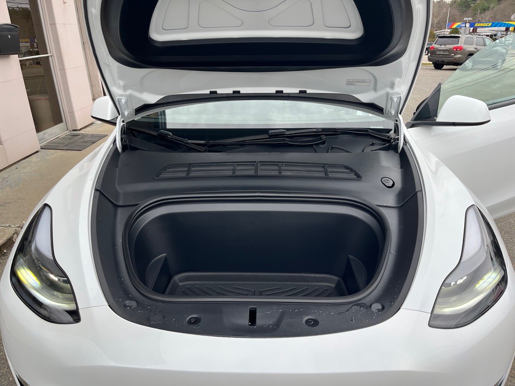 2024 Tesla Model Y Image 23