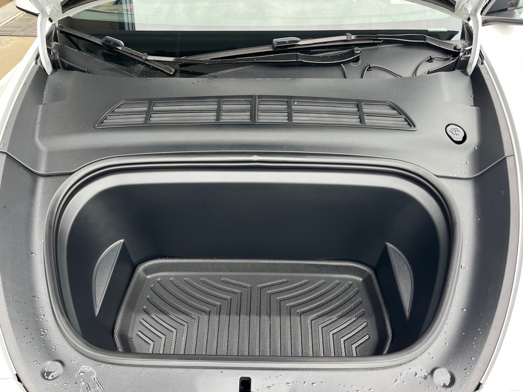 2024 Tesla Model Y Image 24