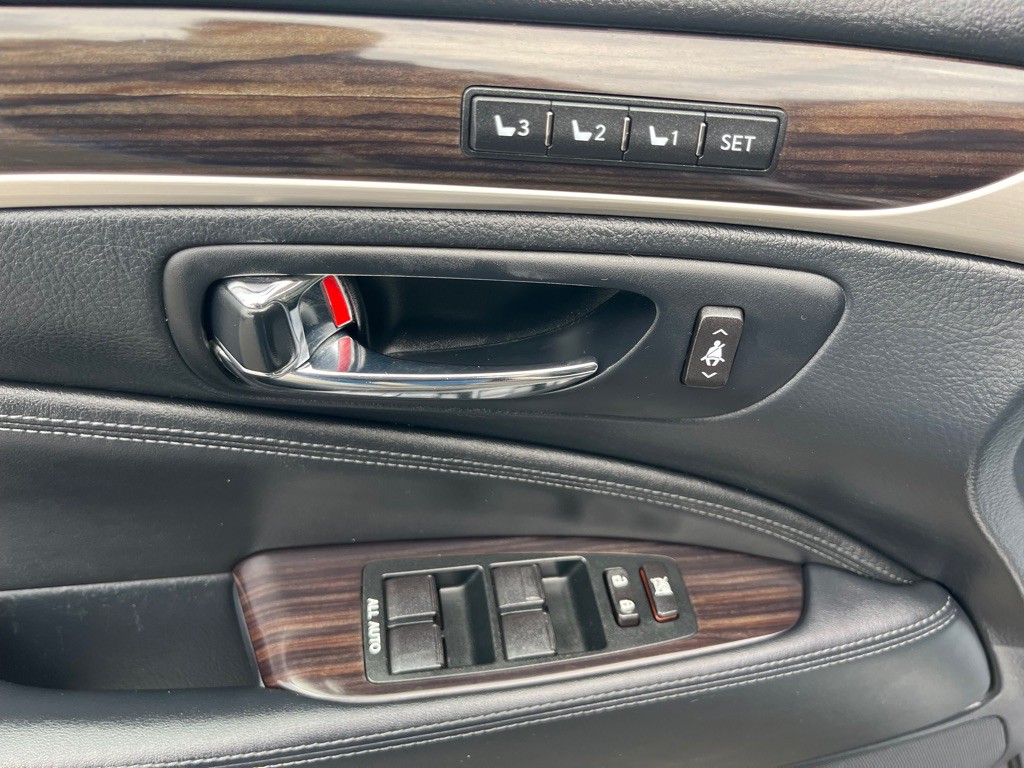 2015 Lexus LS Image 10