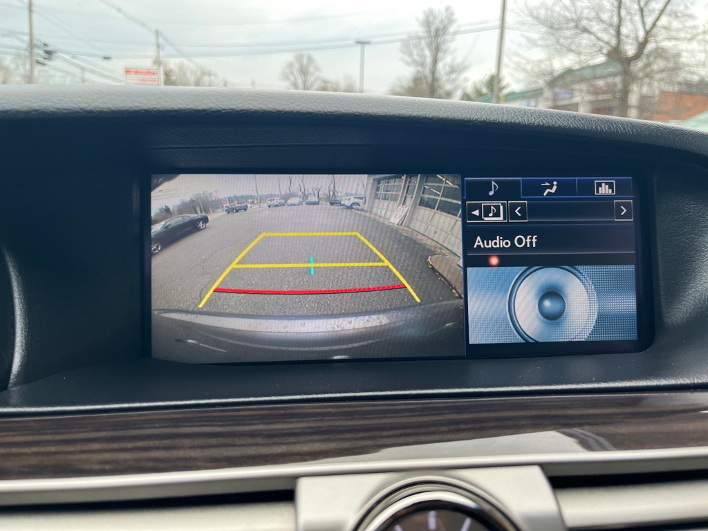 2015 Lexus LS Image 16