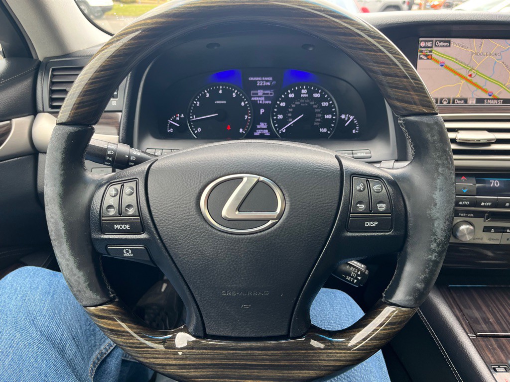 2015 Lexus LS Image 17