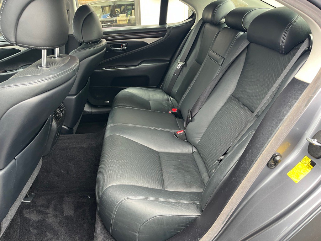 2015 Lexus LS Image 21