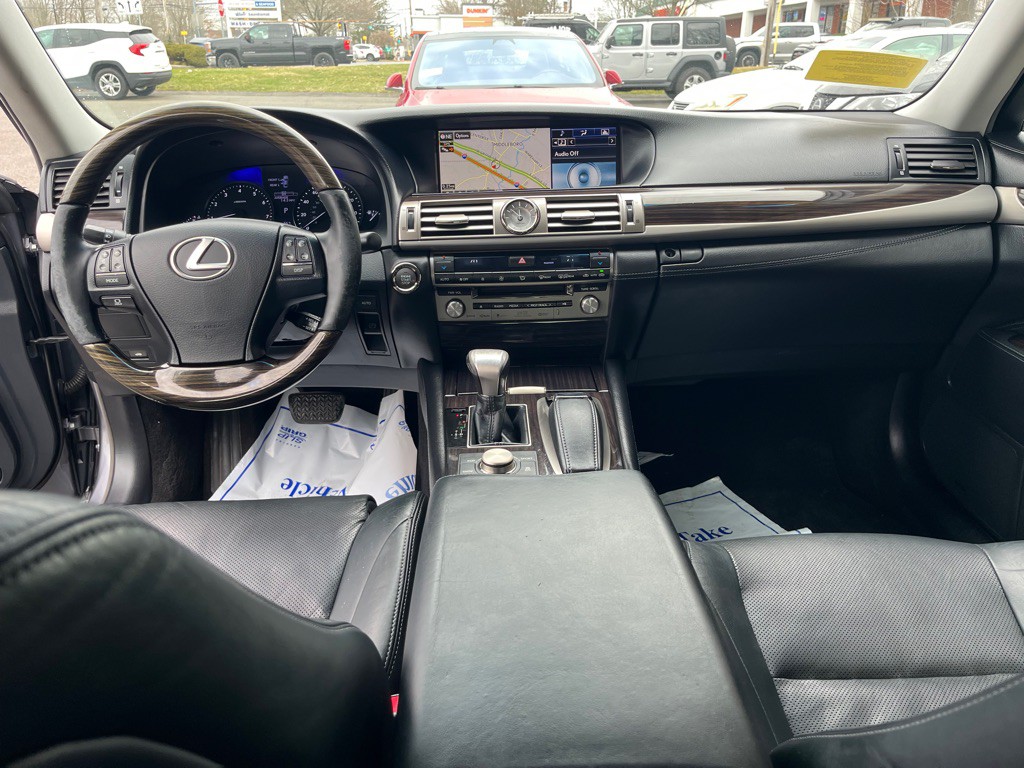 2015 Lexus LS Image 22