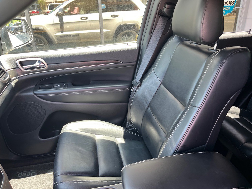 2017 Jeep Grand Cherokee Image 12