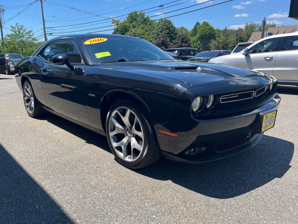 2016 Dodge Challenger Image 4