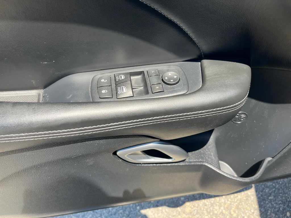2016 Dodge Challenger Image 10