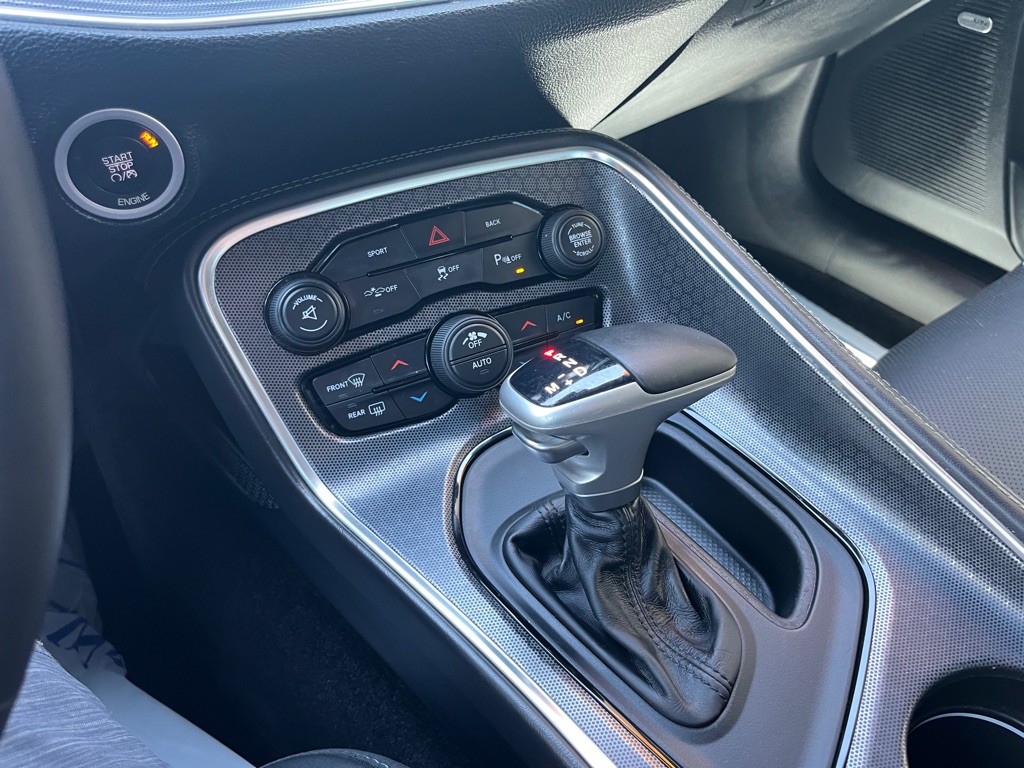 2016 Dodge Challenger Image 14